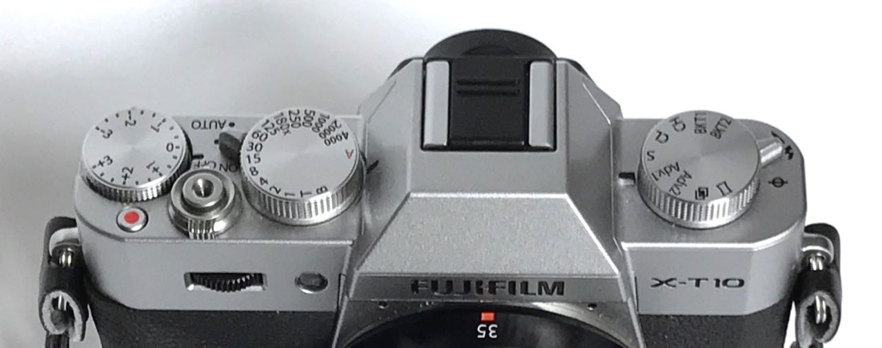 Knobs on top of the Fuji X-T10 body